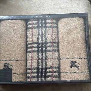 Burberry Cream Towel Set